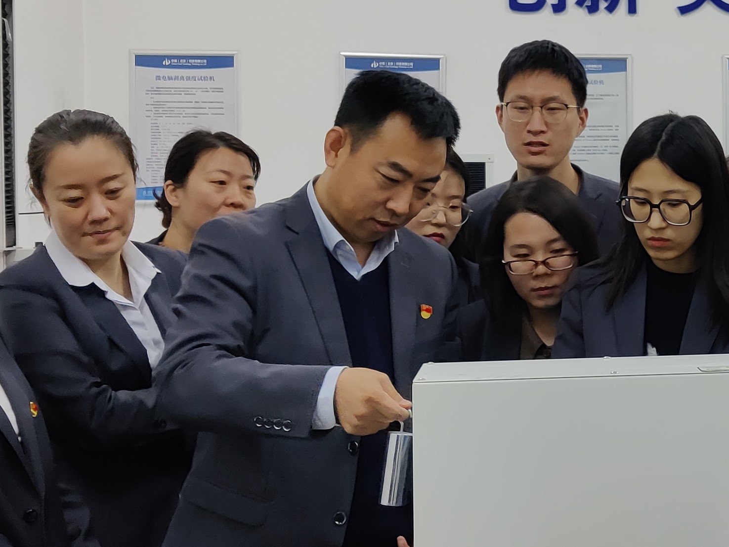 董國富在創新工作室.jpg